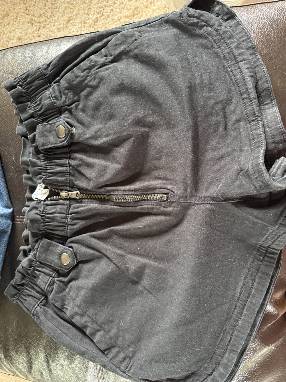 Women’s Black Elastic-Waist Casual Shorts with Front Zip
